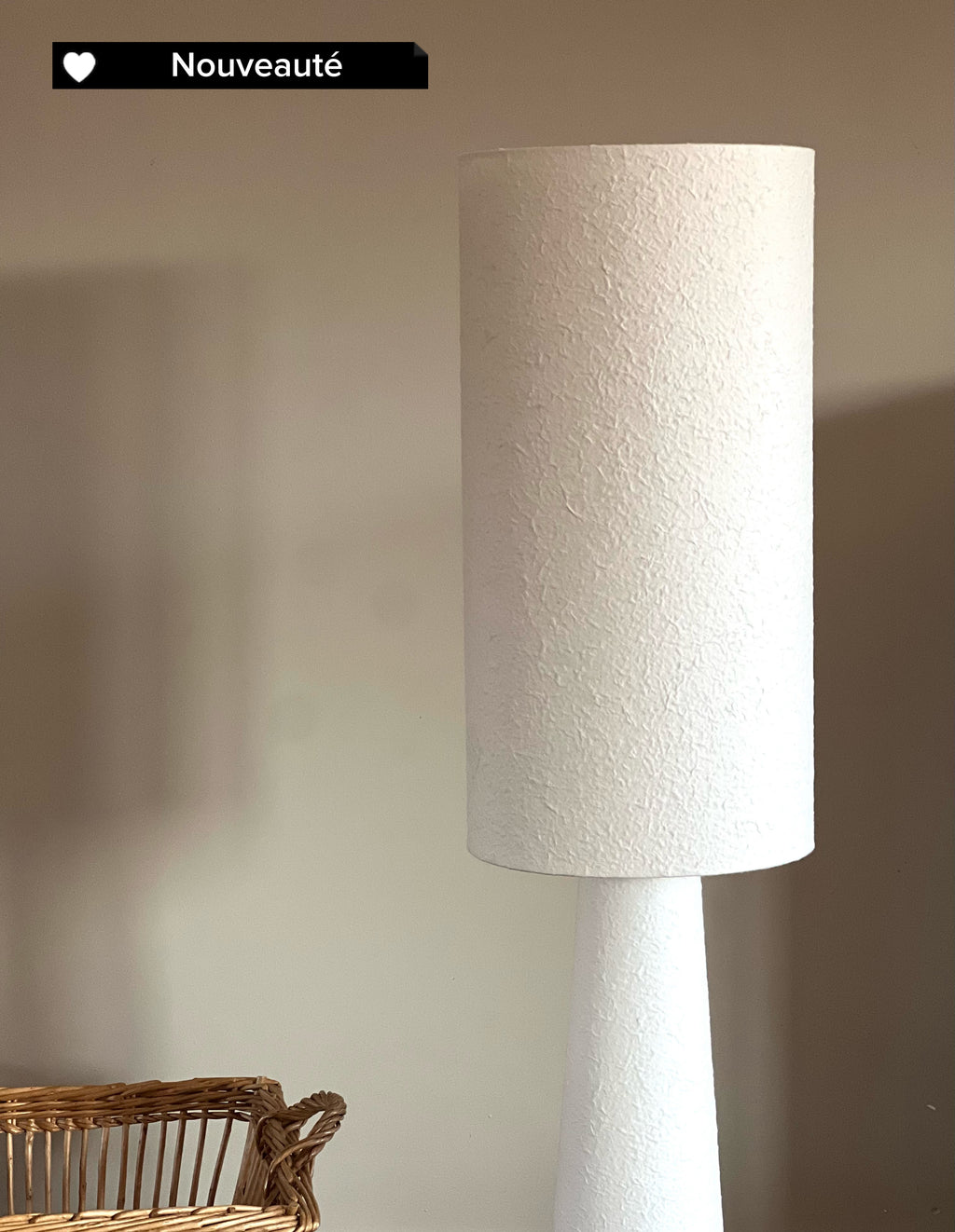 Lampadaire en papier mâché