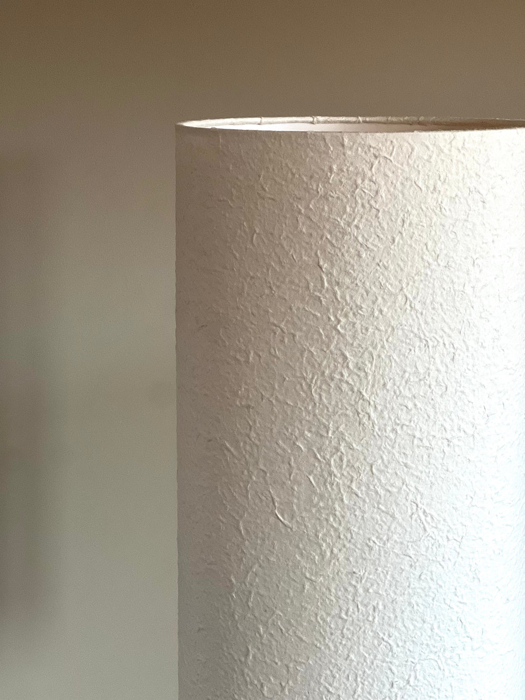 Lampadaire en papier mâché