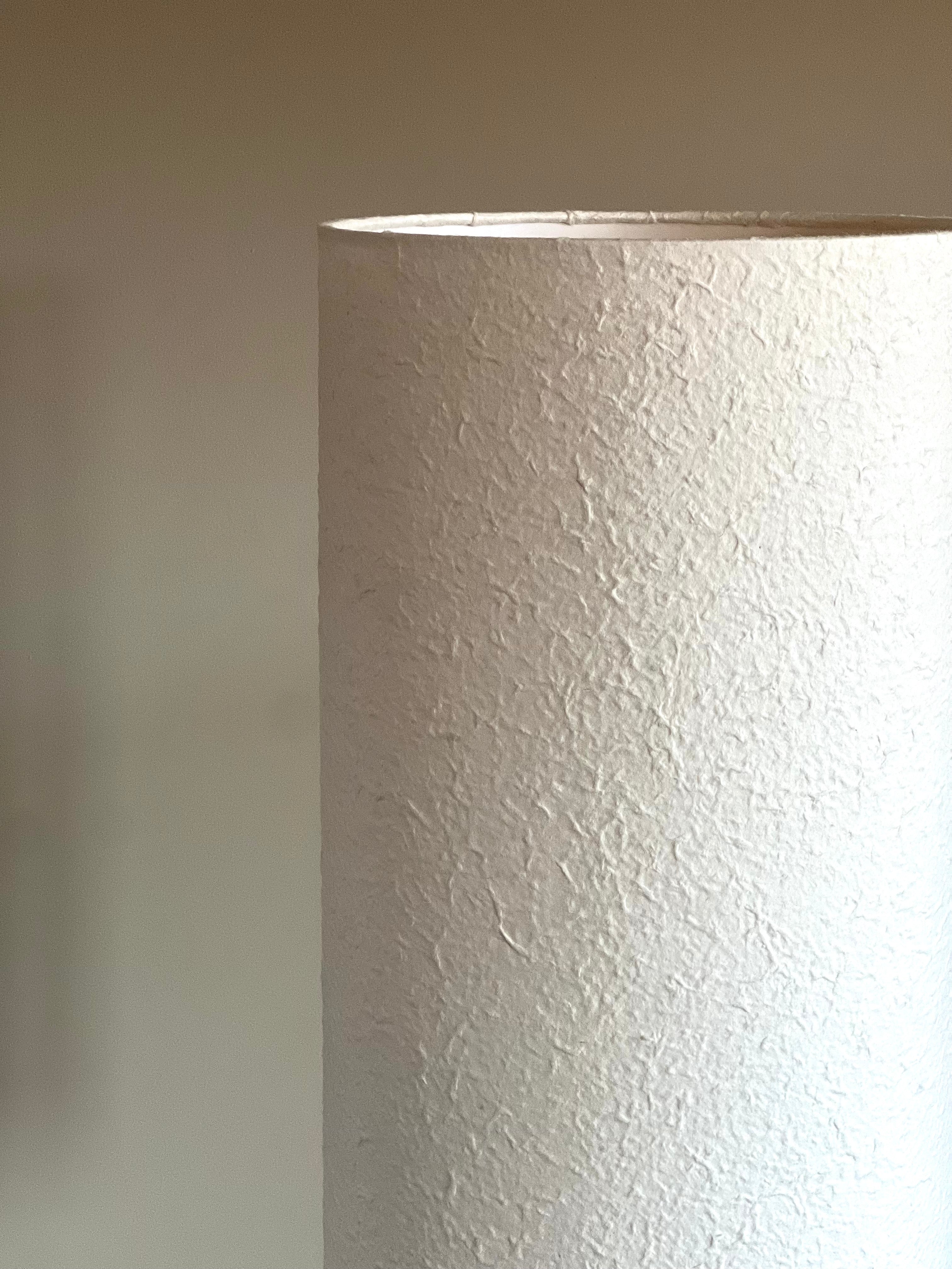 Lampadaire en papier mâché