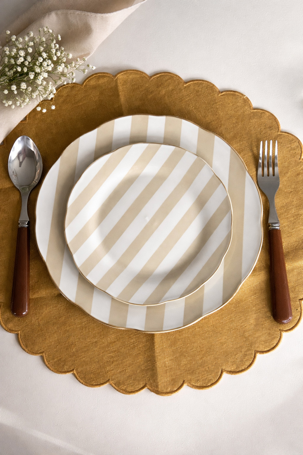 Set_4_assiettes_rayees_porcelaine