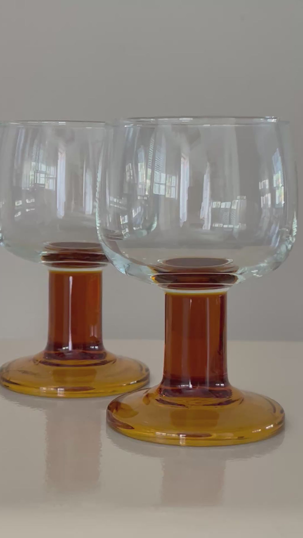 Verre sur pied ambrée